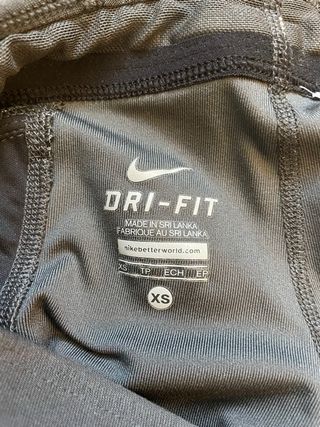 Mallas Nike Dri-FIT grises capri