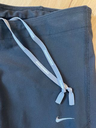 Mallas Nike Dri-FIT grises capri