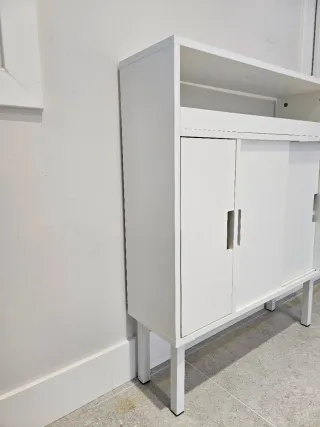 Mueble auxiliar estrecho