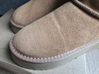 Botas UGG Beige/Marrón Talla [Talla]