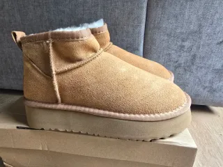 Botas UGG Beige/Marrón Talla [Talla]