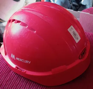 Casco de seguridad rojo