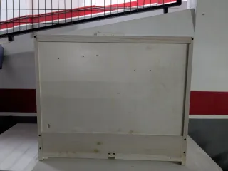 Jaula para pájaros beige y negra