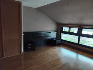 Mesillas de noche y cabecero de madera