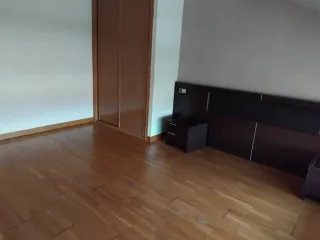 Mesillas de noche y cabecero de madera