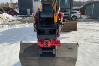 Excavadora Hyundai 110D 7 con herramientas