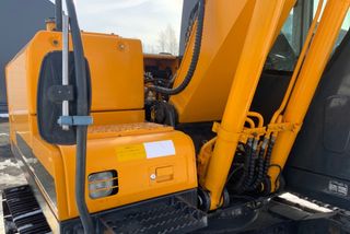 Excavadora Hyundai 110D 7 con herramientas