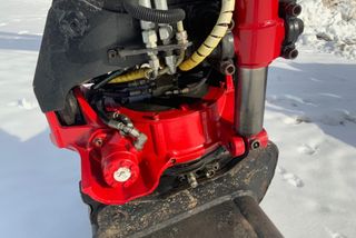 Excavadora Hyundai 110D 7 con herramientas