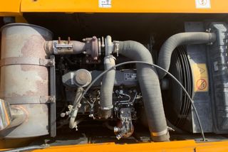 Excavadora Hyundai 110D 7 con herramientas