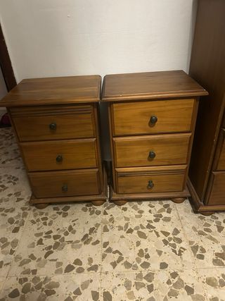 Mesitas de noche de madera maciza