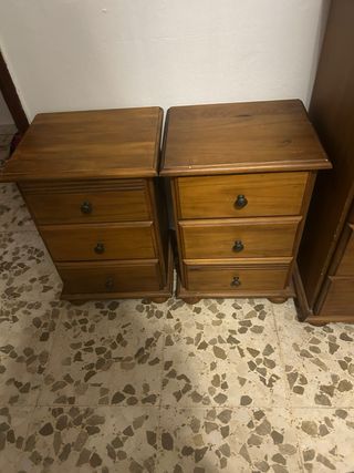 Mesitas de noche de madera maciza