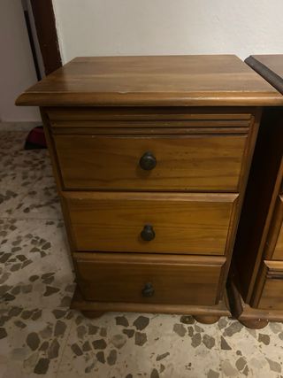 Mesitas de noche de madera maciza