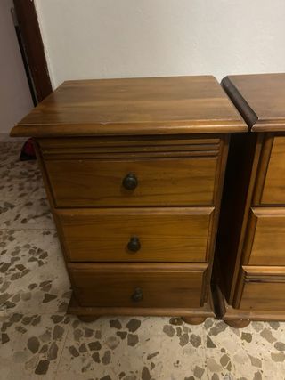 Mesitas de noche de madera maciza
