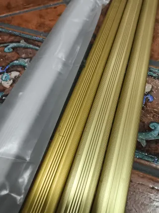 Barras Colgar Metálicas Doradas y Plata  Armarios