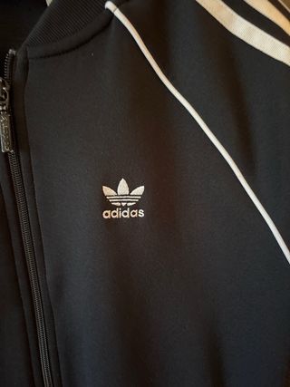 Chaqueta deportiva Adidas negra