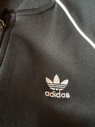 Chaqueta deportiva Adidas negra
