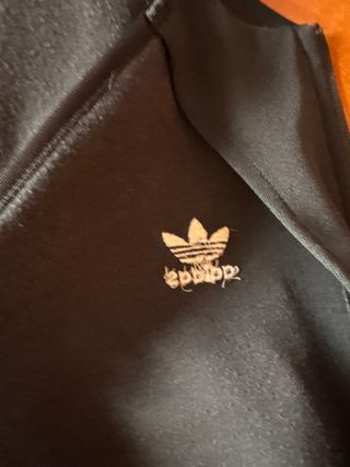 Chaqueta deportiva Adidas negra