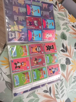 Álbum Cromos Stumble Guys Panini. Con 112 cromos.