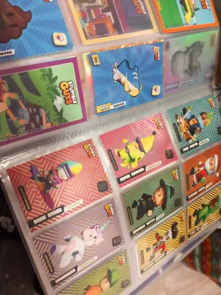 Álbum Cromos Stumble Guys Panini. Con 112 cromos.