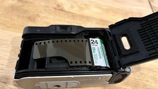 Cámara analógica Konica Z-up 60