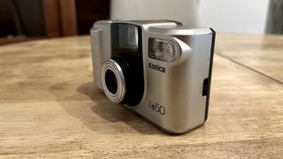 Cámara analógica Konica Z-up 60