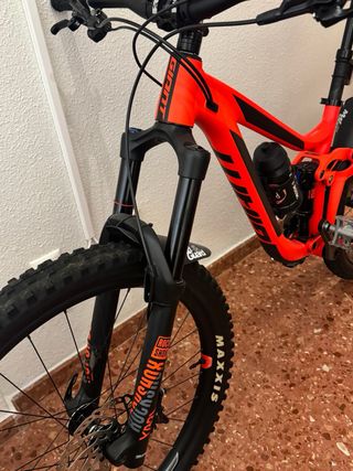 Bicicleta Giant Reign 2 + Portabicis Thule