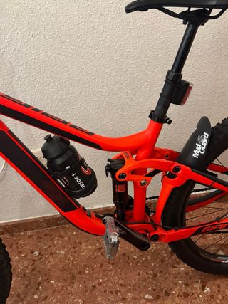 Bicicleta Giant Reign 2 + Portabicis Thule