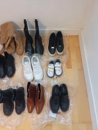 Lote de zapatillas y botines