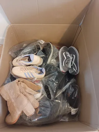 Lote de zapatillas y botines