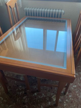 Mesa de comedor con 4 sillas