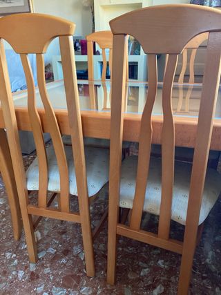 Mesa de comedor con 4 sillas