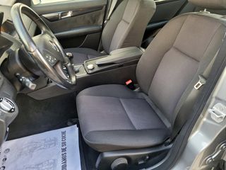 MB C 180 K, 156cv, único prop, 6 vel, espejos abat