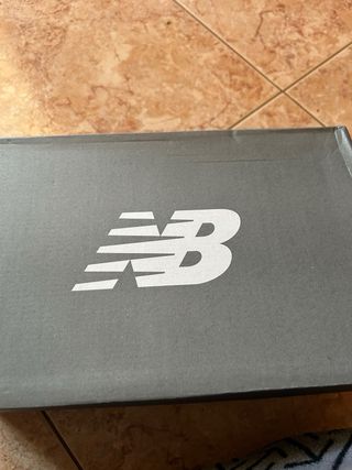 New Balance Bambas Plata y Blanco