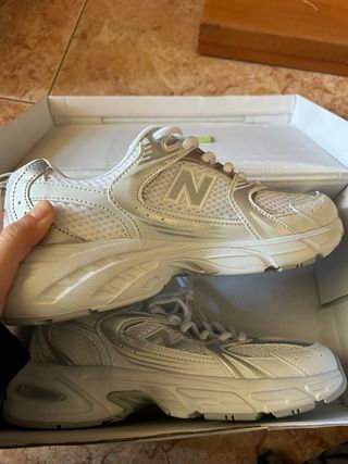 New Balance Bambas Plata y Blanco