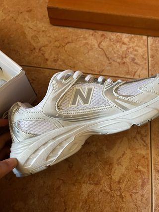 New Balance Bambas Plata y Blanco