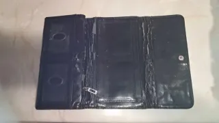 Cartera Guess Charol Negra Brillante