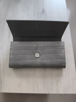 Monedero Miss Pink gris efecto piel