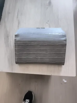 Monedero Miss Pink gris efecto piel