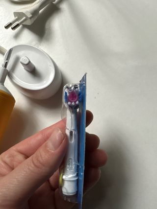 Cepillos Eléctricos Oral B + Recambio