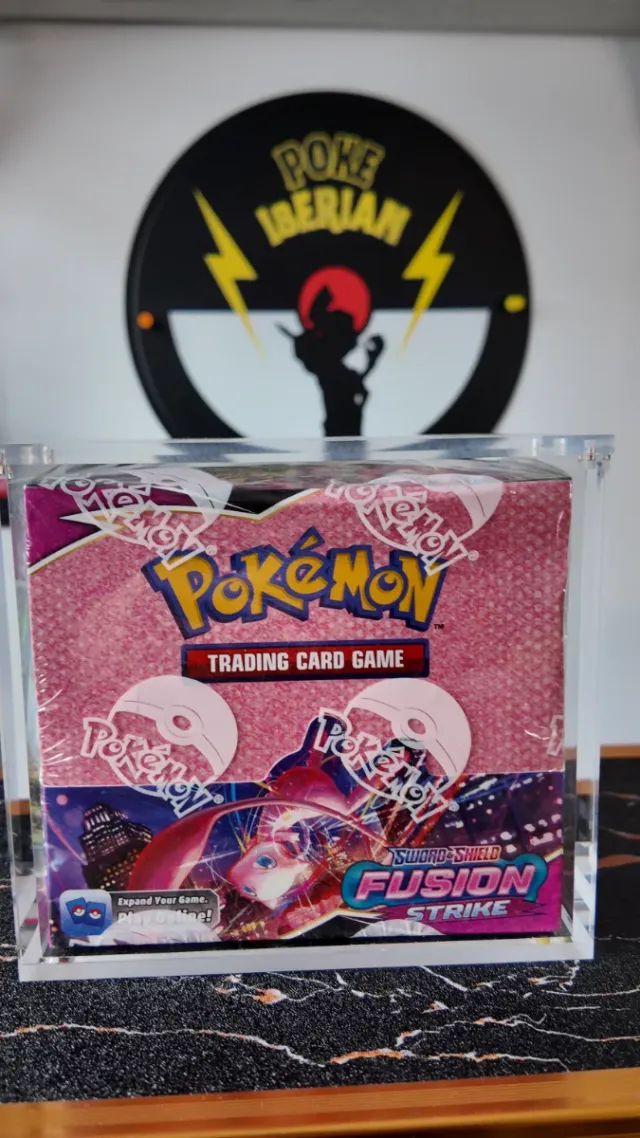 Booster Box Fusión Strike , Ingles + acrilico