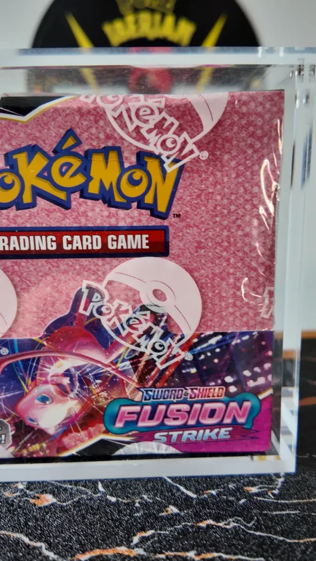 Booster Box Fusión Strike , Ingles + acrilico