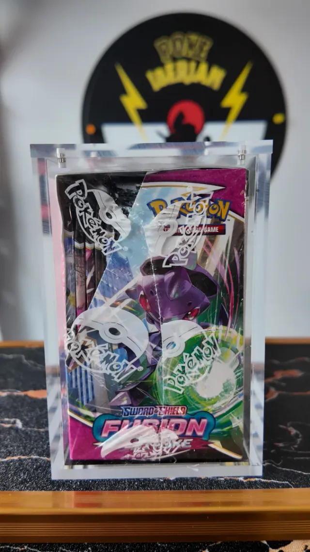 Booster Box Fusión Strike , Ingles + acrilico