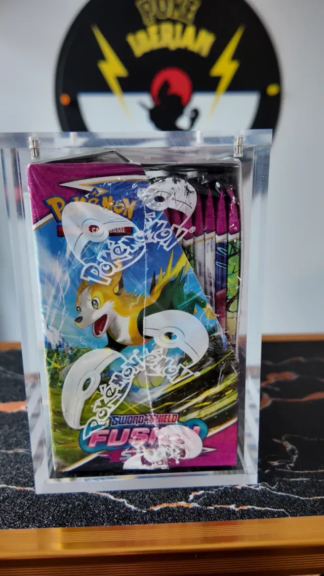 Booster Box Fusión Strike , Ingles + acrilico