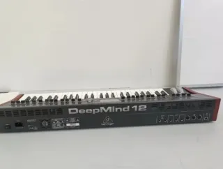 Behringer DeepMind 12 Sintetizador