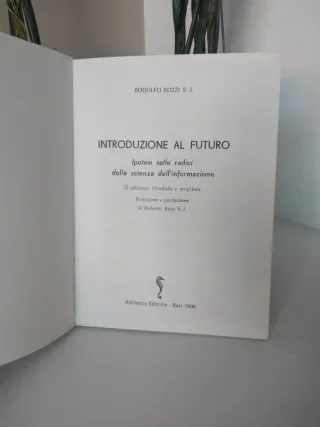 Libro universitario  Introduzione al futuro