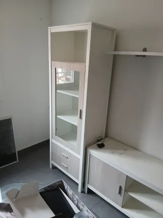 Mueble de salón modular beige y blanco