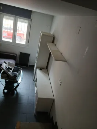 Mueble de salón modular beige y blanco