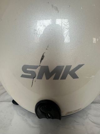 Casco de moto integral blanco y negro