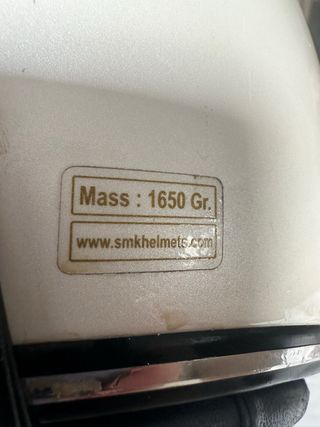 Casco de moto integral blanco y negro