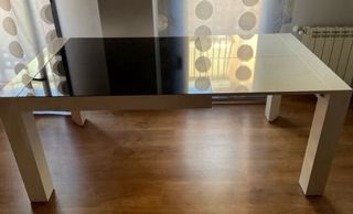 Mesa de comedor y mesa de centro